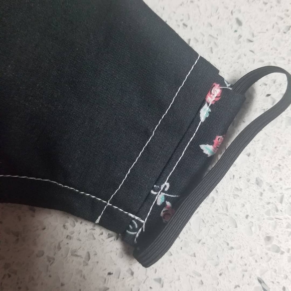 Vintage rose washable mask with pocket/nose wire - Picture 3 of 3